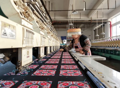 綏陽苗族藥枕借力互聯(lián)網(wǎng)，線上銷售旺帶動智慧健康新業(yè)態(tài)